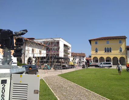 Noleggio Gruppo elettrogeno e torri faro Festa in Villa