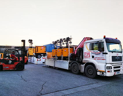 Trasporto di torri faro con nostri mezzi